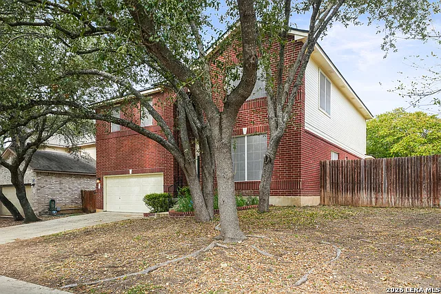 4 bed, 2.5 bath, 3240 sqft, $2,200 — Photo 4