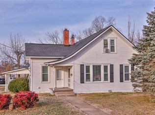 621 W Chestnut St, Rogers, AR 72756