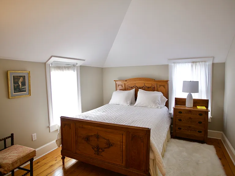 8 Clinton Ave — Photo 18