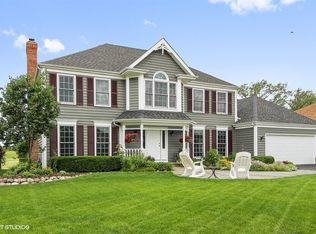 26W024 Gold Finch Ct, Carol Stream, IL 60188