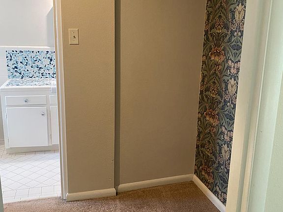 4th image of 704 Monticello Dr APT 6
