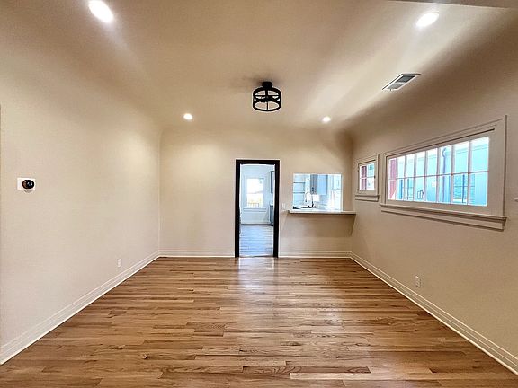 5th image of 312 N Palm Dr