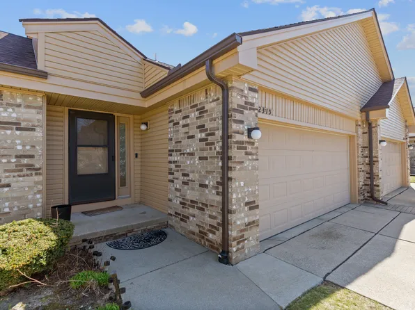 2315 Heritage Pointe Dr, Sterling Heights, MI 48314