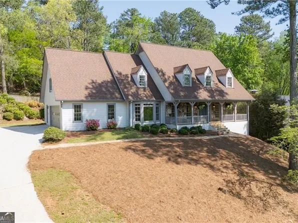 7700 Dunvegan Close, Sandy Springs, GA 30350