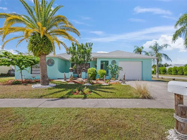 1213 Greenlea Dr, Holiday, FL 34691