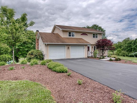 2nd image of 831 Birdie Dr