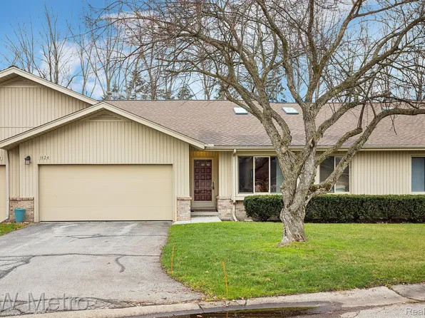 1824 Hunters Ln, Lake Orion, MI 48360
