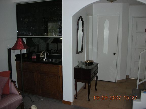 wet bar/enrance