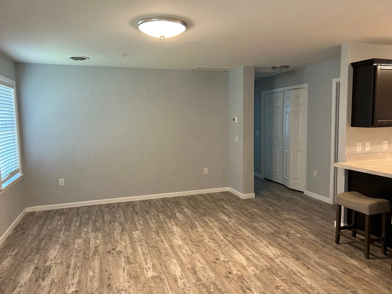 2 bed, 900 sqft, $2,000 — Photo 2