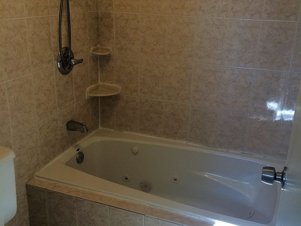 Master bathroom jetted tub