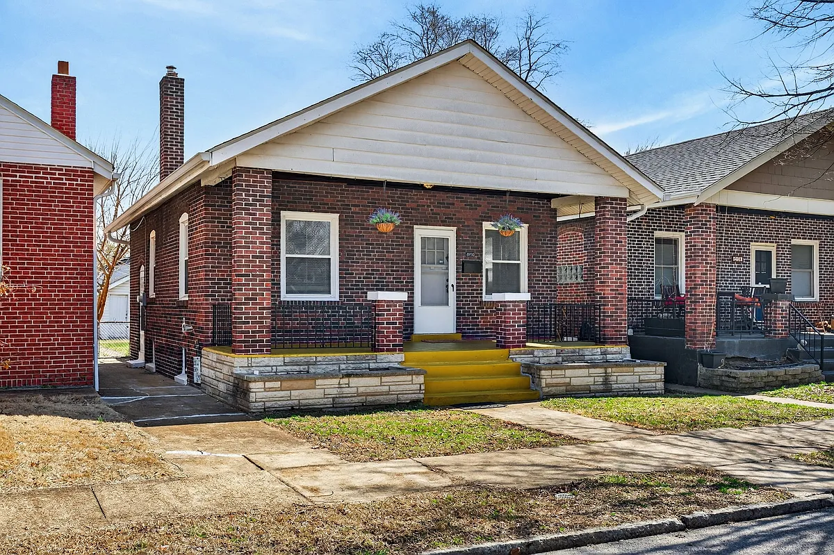 Building Photo - 2230 Richert Pl