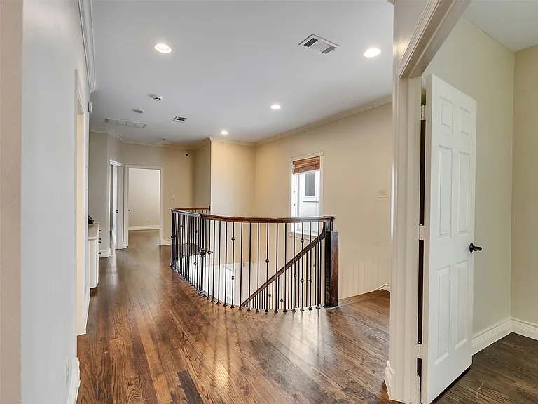 918 Knox St — Photo 16