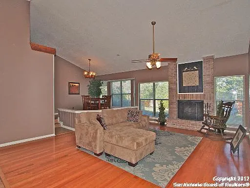 3 bed, 1987 sqft, $2,095 — Photo 4