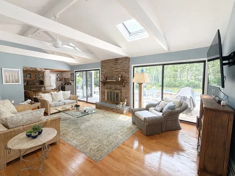27 Wooded Oak Ln — Photo 4