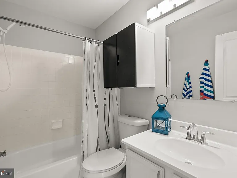 18005 Sunset Lake Ct — Photo 25