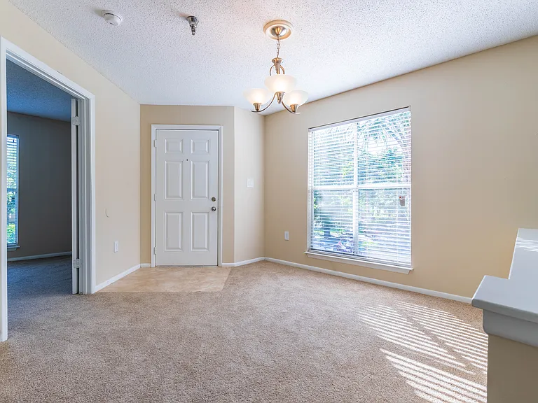 Palm Cove Apartments — Photo 48