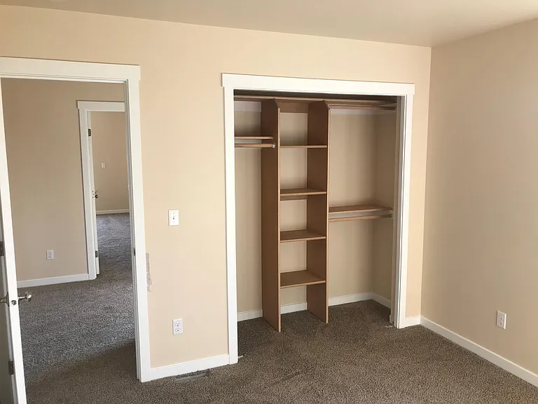 260 Friendly St — Photo 11