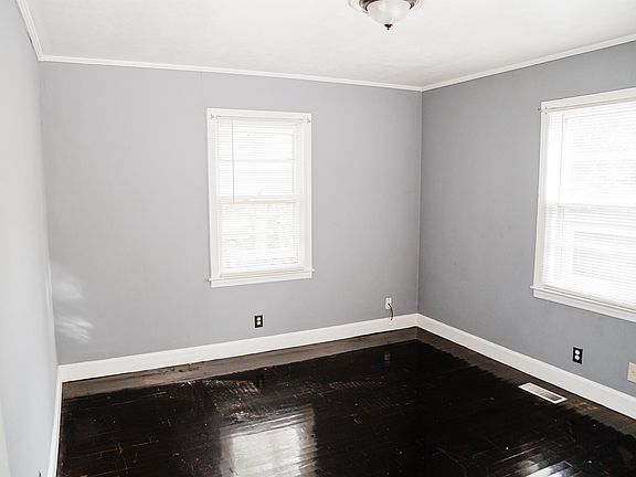 3rd image of 555 Rogers Dr