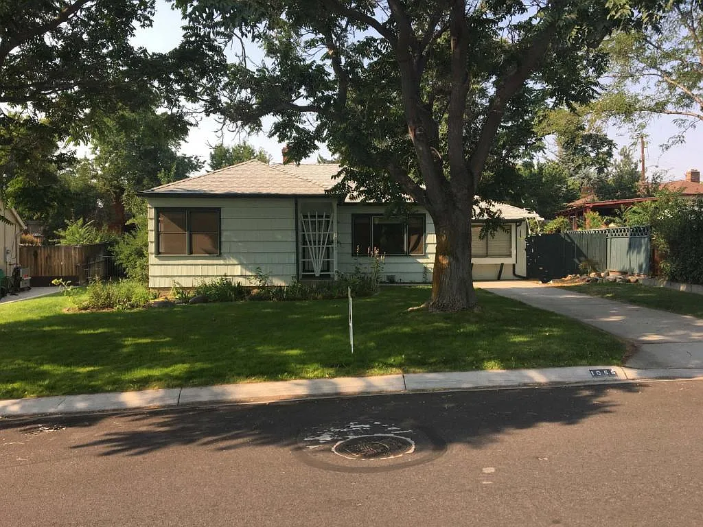 1055 Novelly Dr photo 1