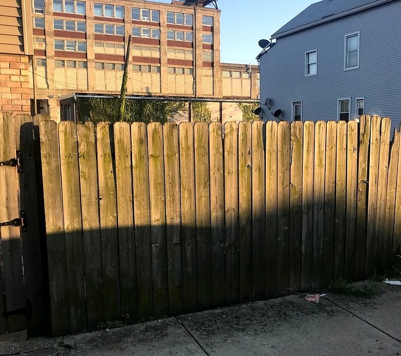 2nd image of 549 W Cullerton St