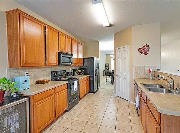 3rd image of 8233 Atherton St