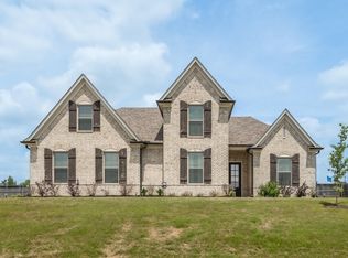 10 Laurel Pointe Cv, Oakland, TN 38060