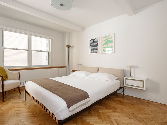 4th image of 4 E 70th St APT 3C
