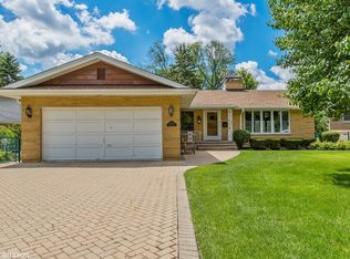 2225 Central Rd, Glenview, IL 60025