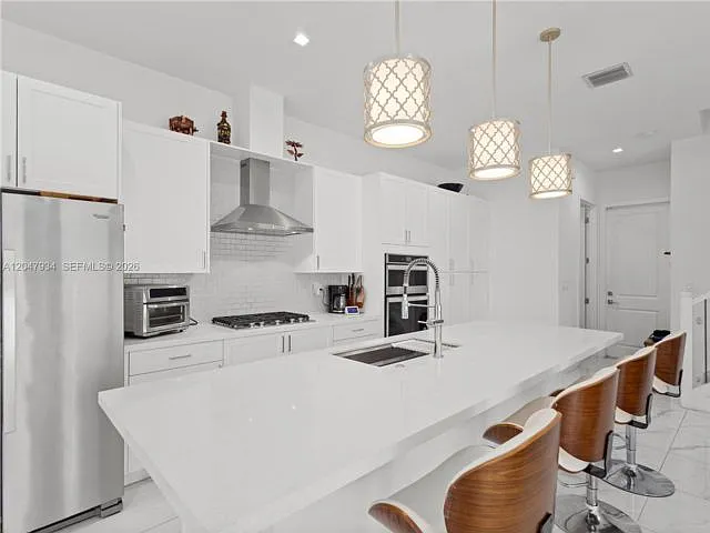 4 bed, 3.5 bath, 2158 sqft, $6,500 — Photo 3
