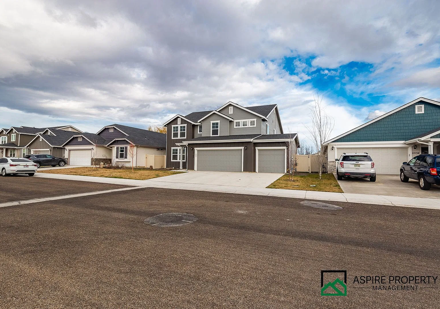 Spacious 4 Bedroom Home 2.5 Bath in Great Neighborhood — Photo 4