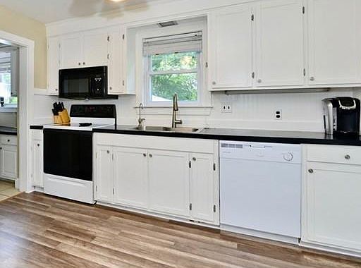 5th image of 497 Highland St