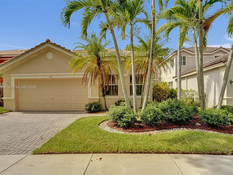4219 Sabal Ridge Cir — Photo 1