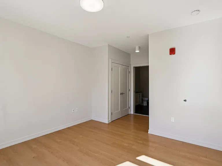 Park77 Apartments — Photo 42