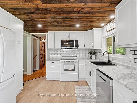 5th image of 596 Courneya Rd