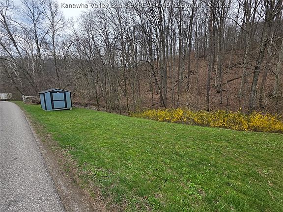 4th image of 3742 Greenview Rd