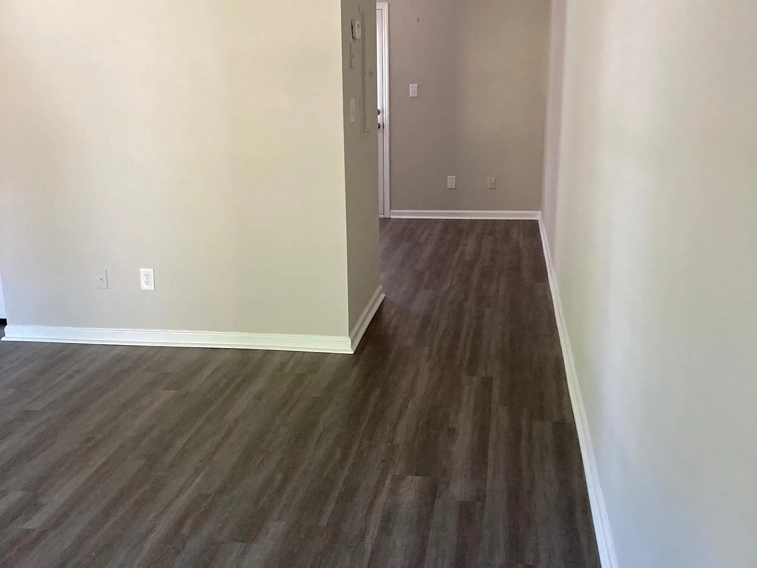 554 Lakeside Townhouse Ct — Photo 3