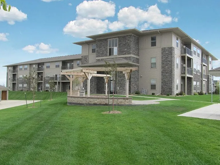 Brookledge Apartments — Photo 46