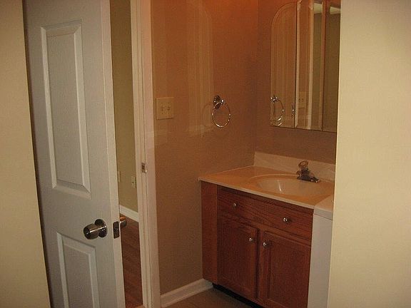 Bathroom Apt. B