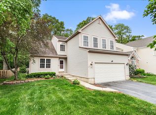 7 Eagle Ct, Streamwood, IL 60107