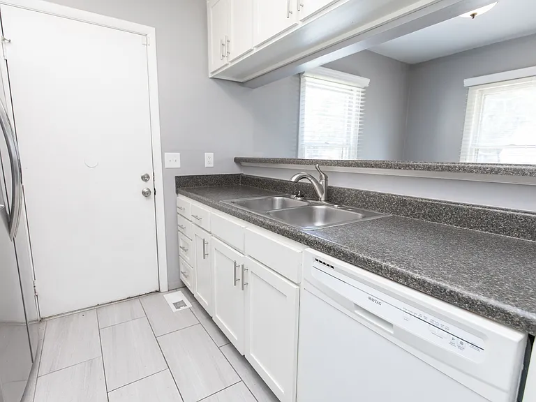 857 Heritage Cir — Photo 13