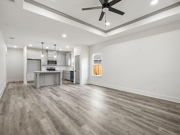 4th image of 203 Lock Ln