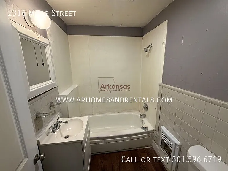 2316 Moss St — Photo 7