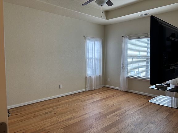4th image of 4928 Almandine Ave