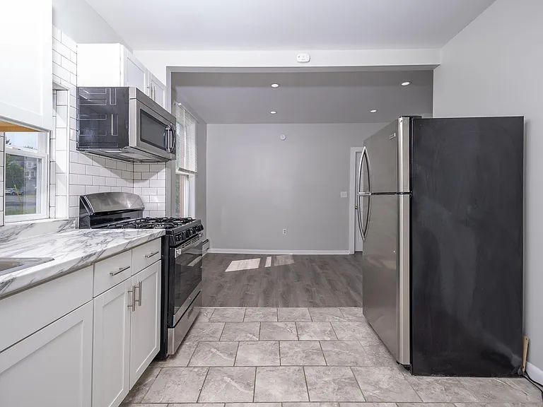 338 Saratoga St #2 — Photo 2