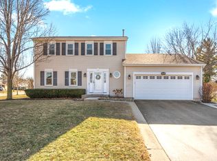 1416 Lucerne Dr, Crystal Lake, IL 60014