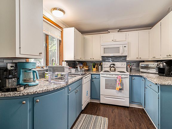 4th image of 827 Brookwood Pl