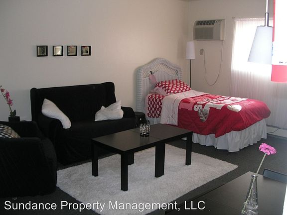 3rd image of 306 N Main St APT 1