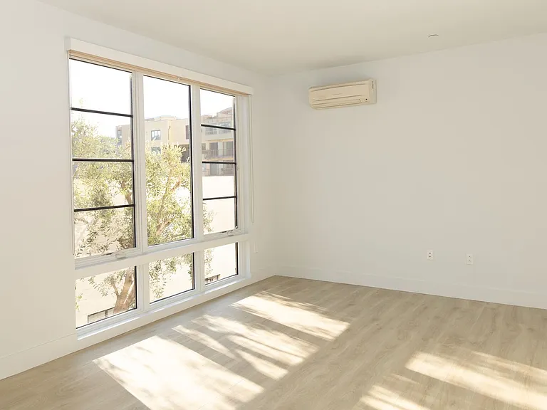 72 W Santa Clara St — Photo 36