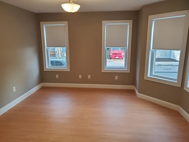 110 Lucerne St #0 — Photo 8