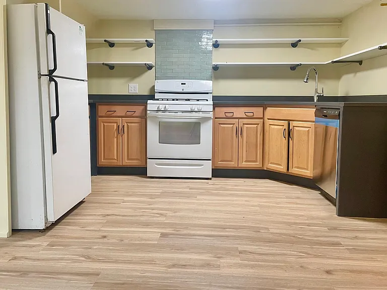 2439 W Eastwood Ave #B — Photo 5